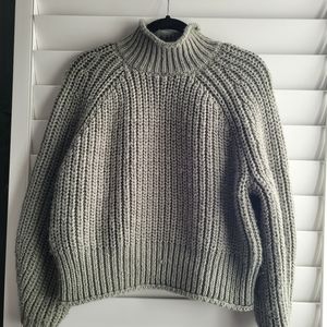 Chunky knit green H&M turtleneck - size L